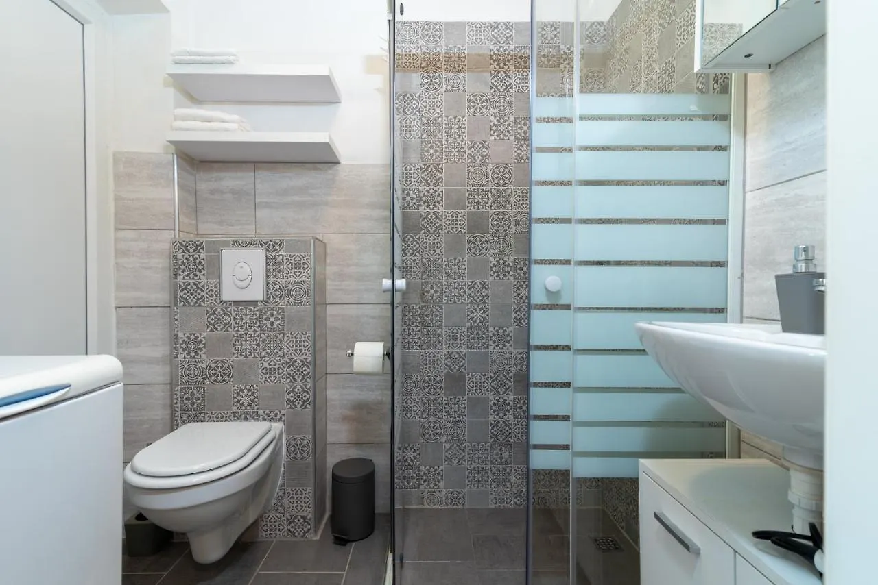 Studio Apartman Duje Trogir 0*,